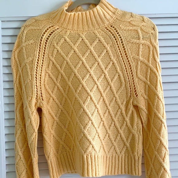 Never worn American Eagle pull over cropped sweater - Picture 2 of 2